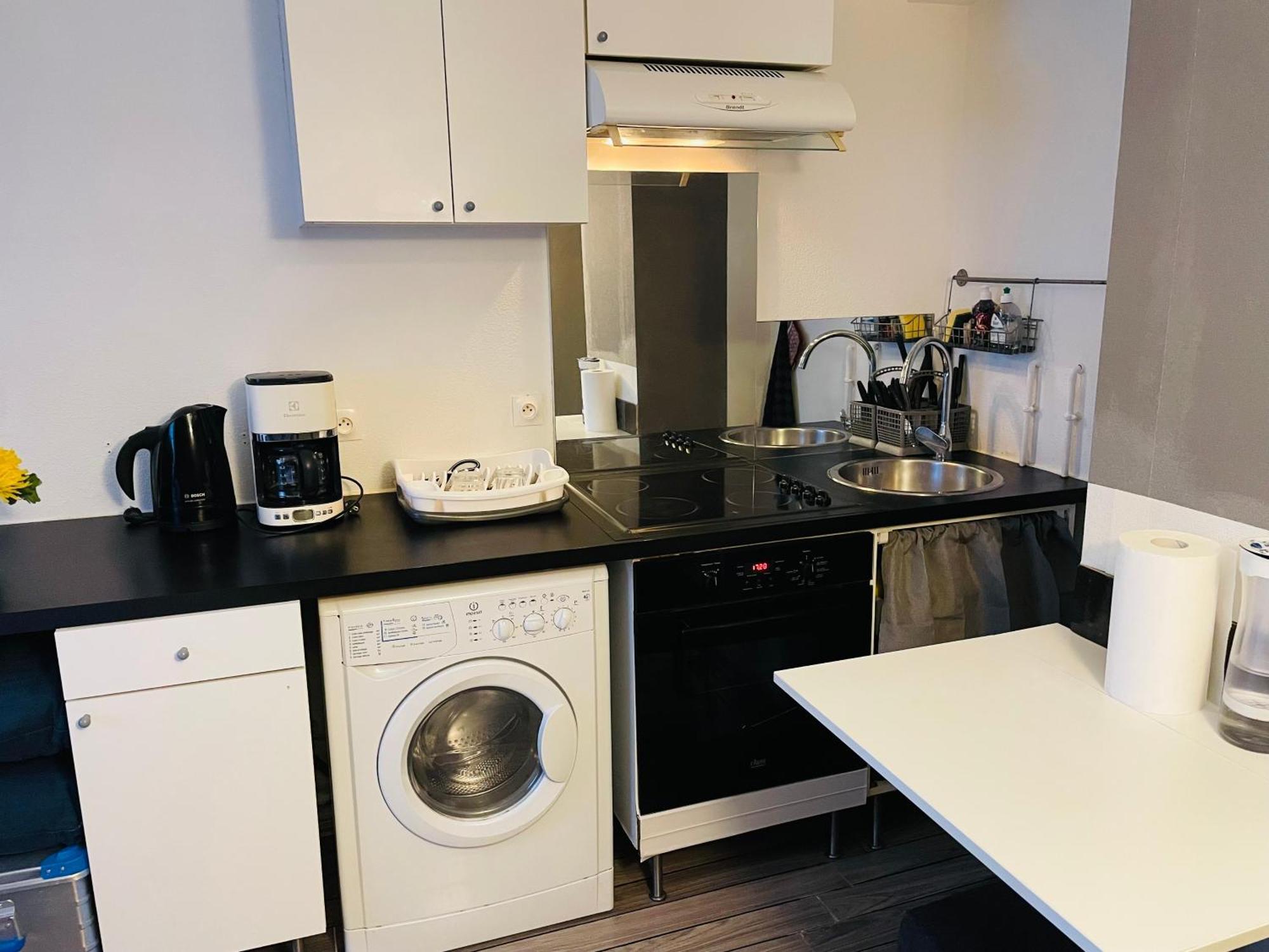 Comfortable Studio In Clichy Zewnętrze zdjęcie