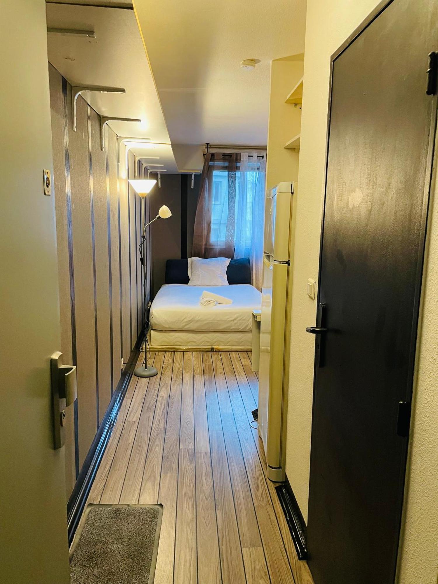 Comfortable Studio In Clichy Zewnętrze zdjęcie