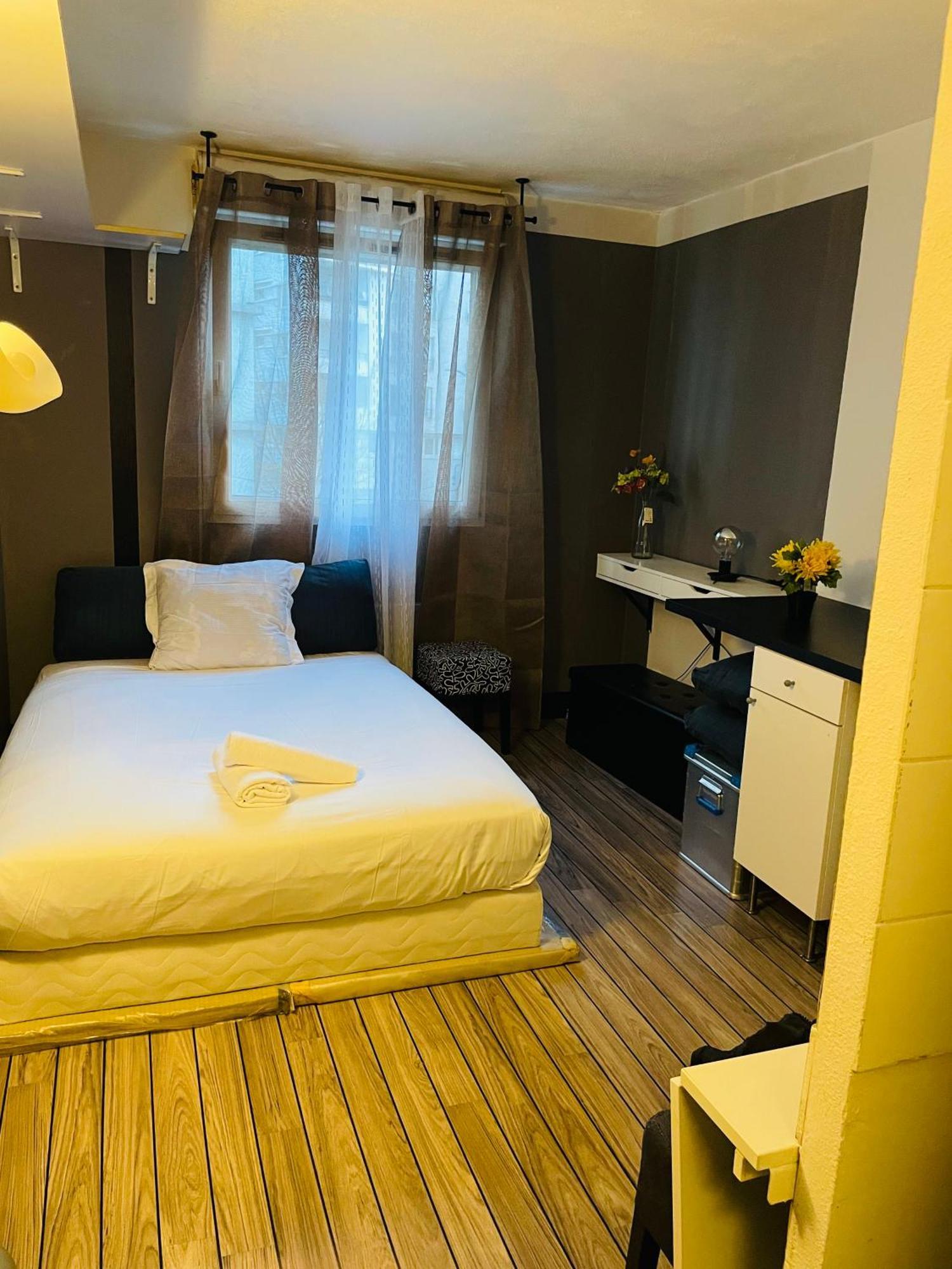 Comfortable Studio In Clichy Zewnętrze zdjęcie