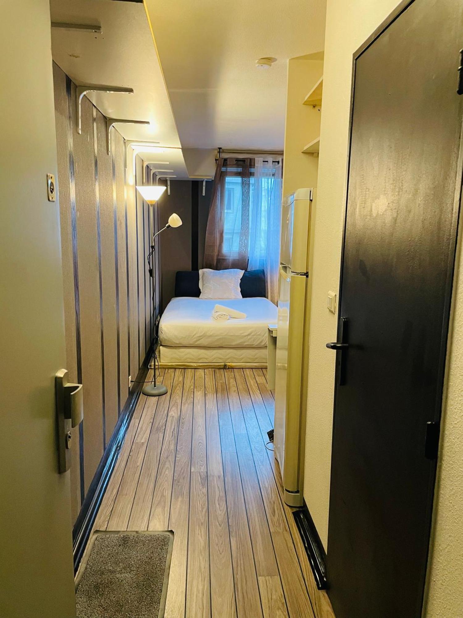 Comfortable Studio In Clichy Zewnętrze zdjęcie